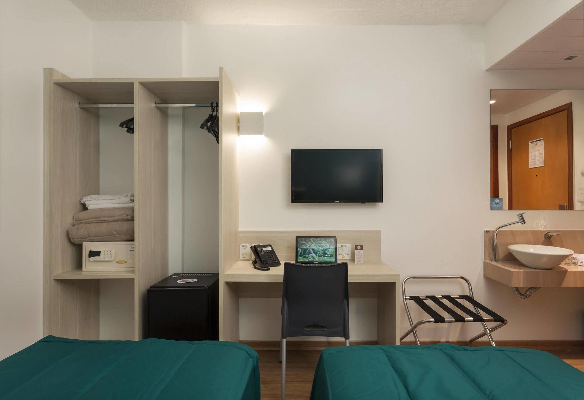 Go Inn Vitoria Luaran gambar